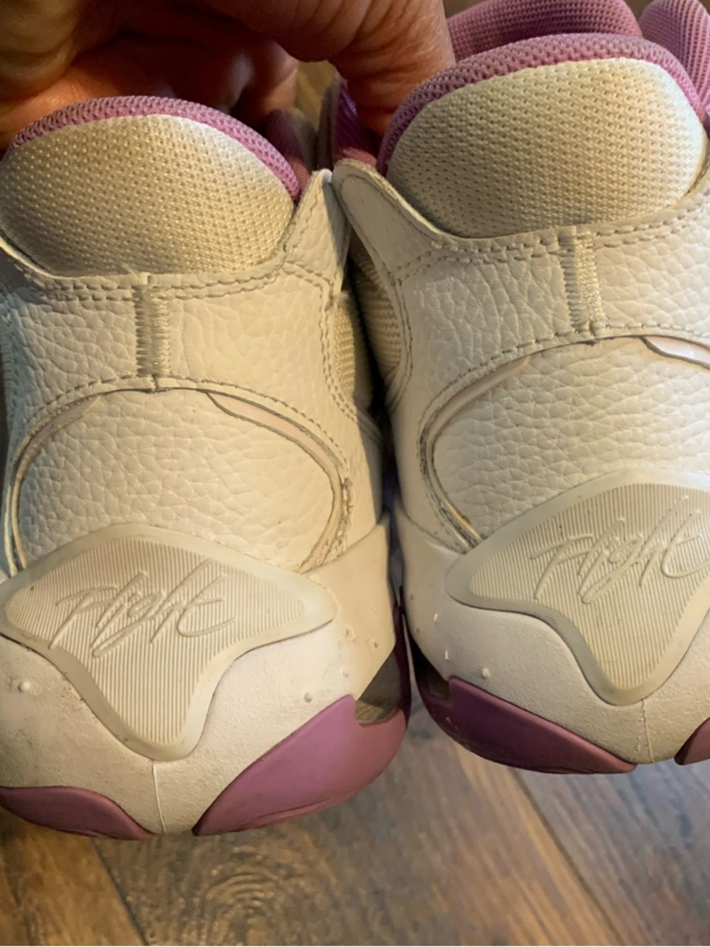 Jordan White and Purple Max Aura 4 - Picture 8 of 8
